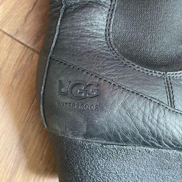 UGG Arleta Black Leather Wedge Boot Booties $180 8.5 - Picture 4 of 11